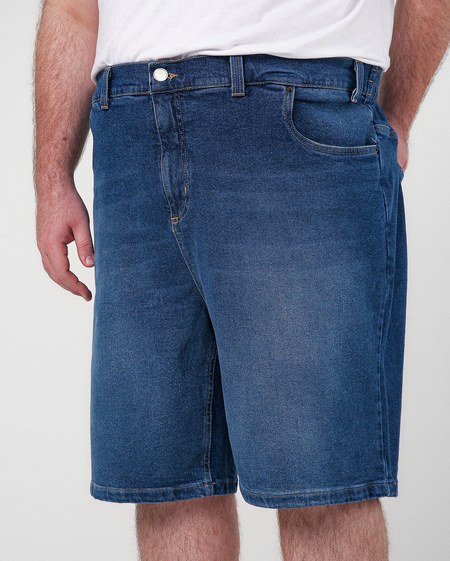 Shorts masculinos de brim escuro Slim Plus Size | Original Plus by Riachuelo