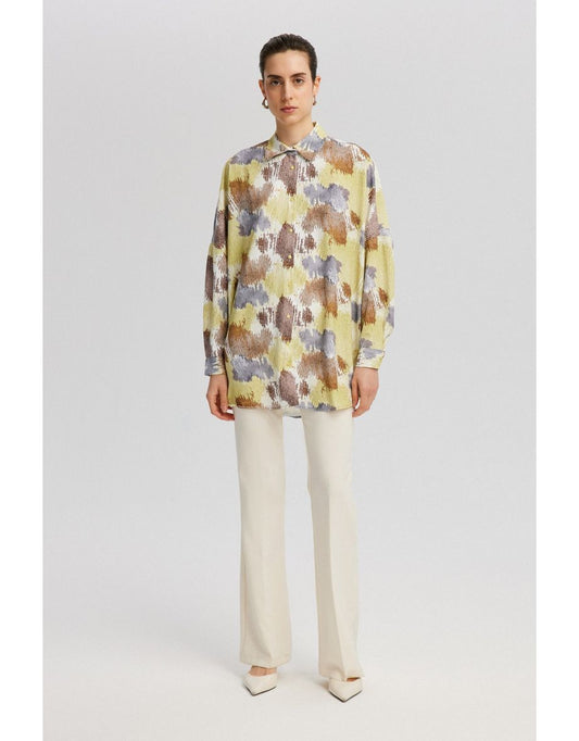 Camicia con motivi astratti