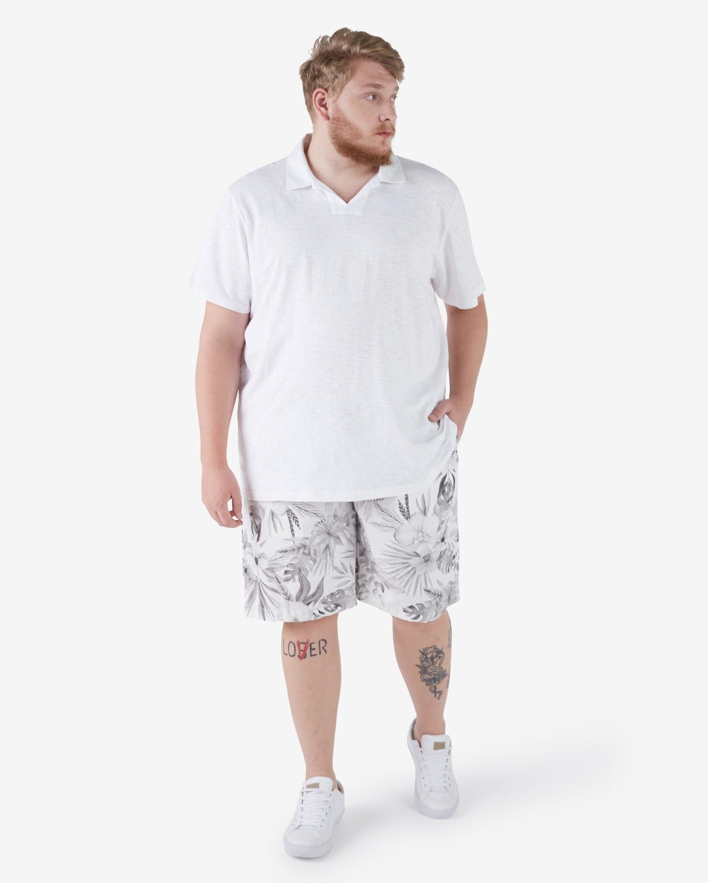 Bermudas Elásticas Tropicais Brancas Plus Size