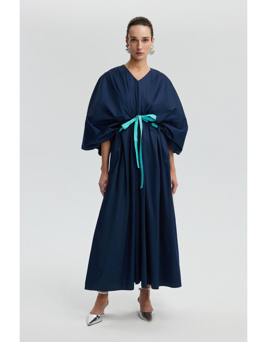 Vestido de manga batwing com cinto na cintura