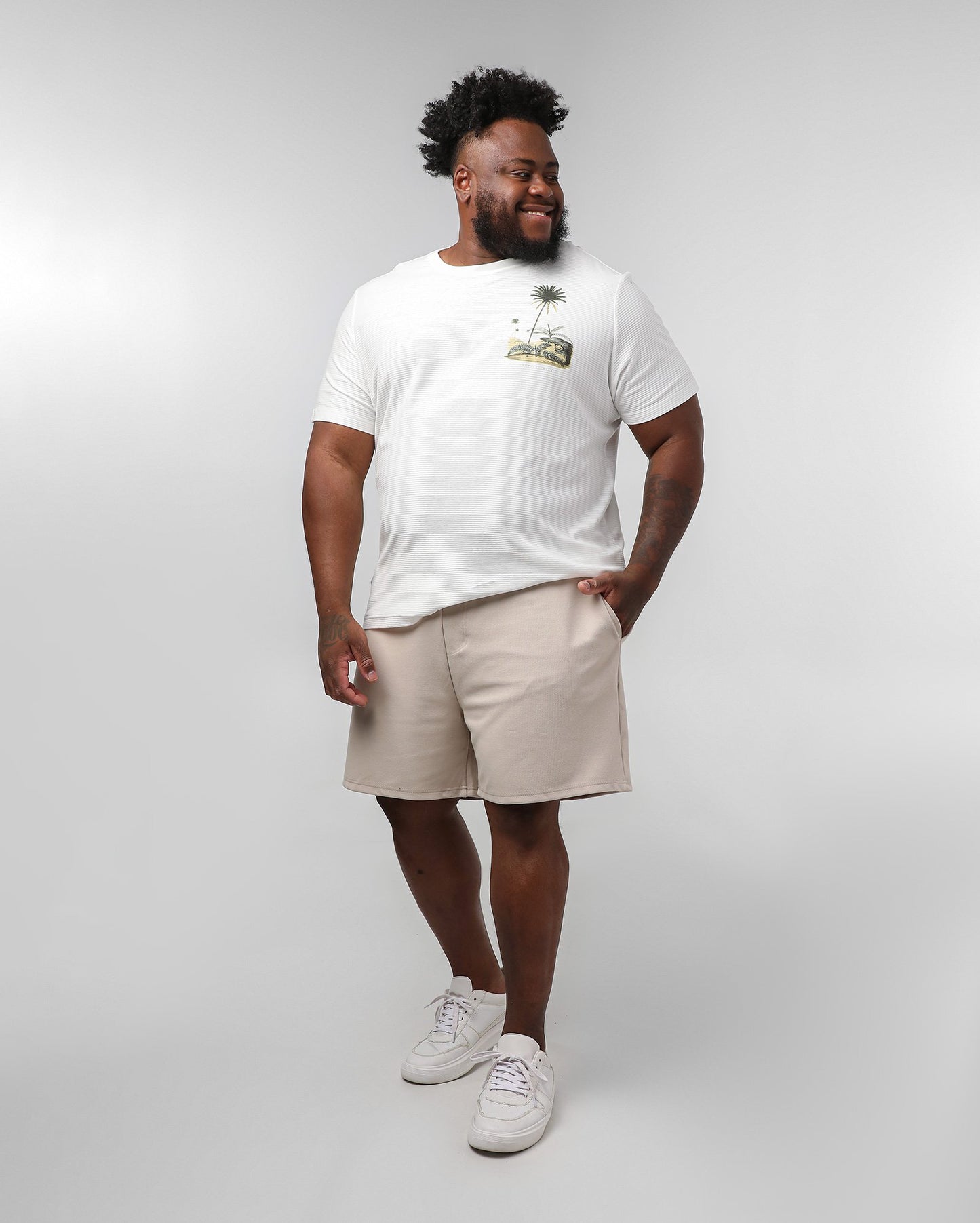 Shorts masculinos plus size bege com elástico na cintura | Original Plus by Riachuelo