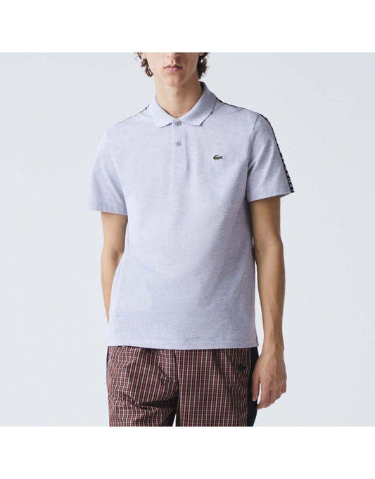 Camisa polo masculina Lacoste de algodão ultraleve com faixa com letras em cinza