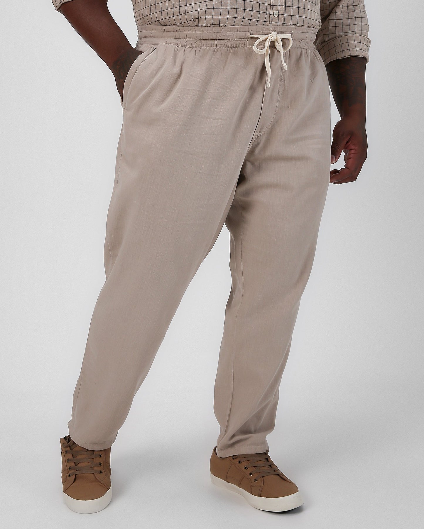 Calça masculina plus size bege com cordão de ajuste - Allman By Riachuelo