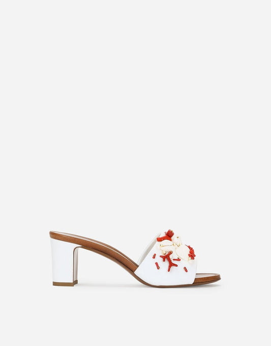 Mules in nappa con ricamo in corallo