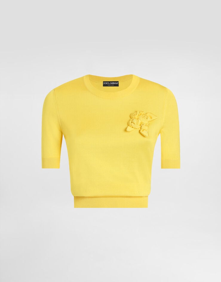 Jersey de seda con mangas cortas y adornos florales