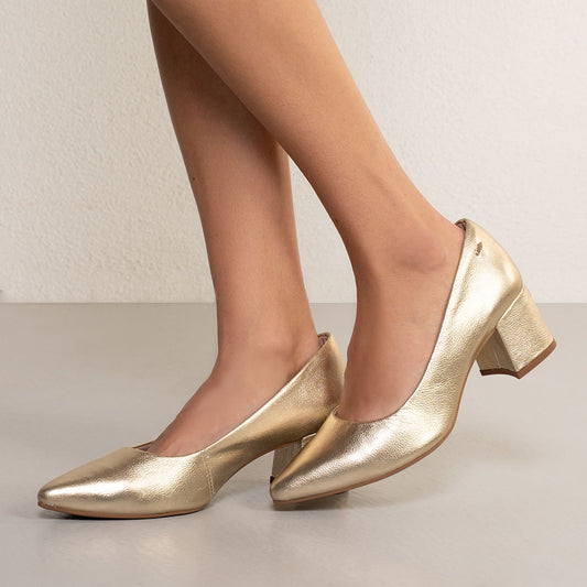 Sapatos femininos de salto alto dourado da Dakota
