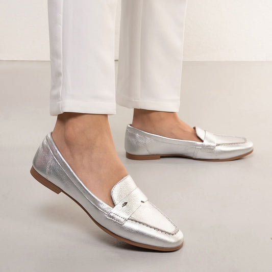 Sapatos Dakota Loafer prateados para mulheres