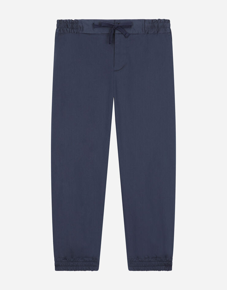 Calça de gabardine elástica com etiqueta com logotipo