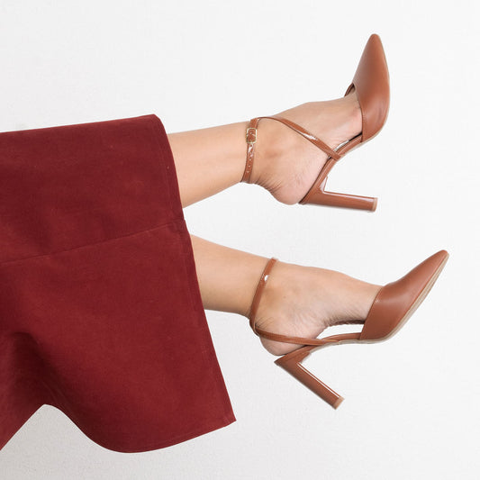 Sandalo a punta da donna marrone