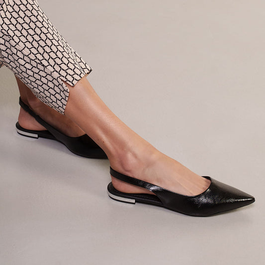 Flats pretas com elástico para mulheres da Bebecê