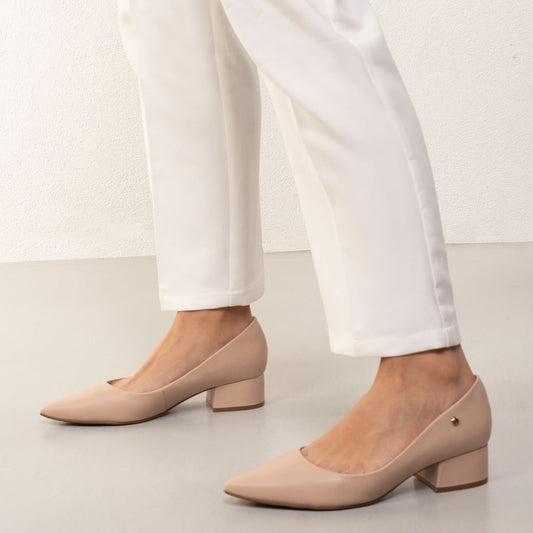 Décolleté con tacco a blocco beige da donna di Bebece