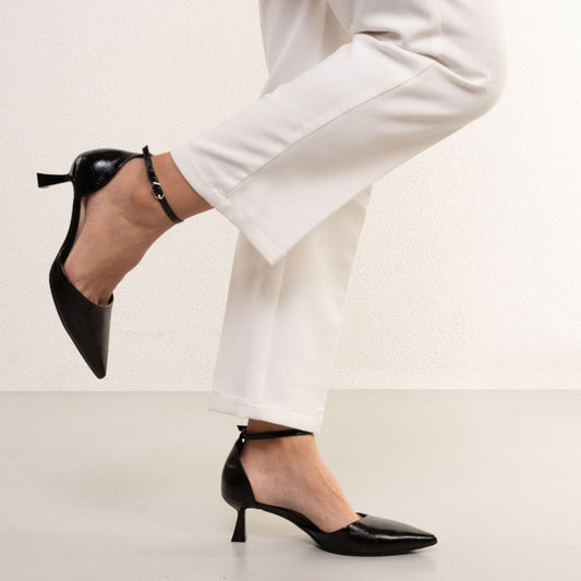 Sapatos femininos de salto agulha preto com fivela da Bebece