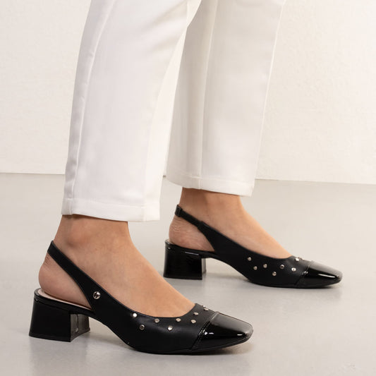 Scarpe da donna con tacco a blocco nero e borchie di Bebece