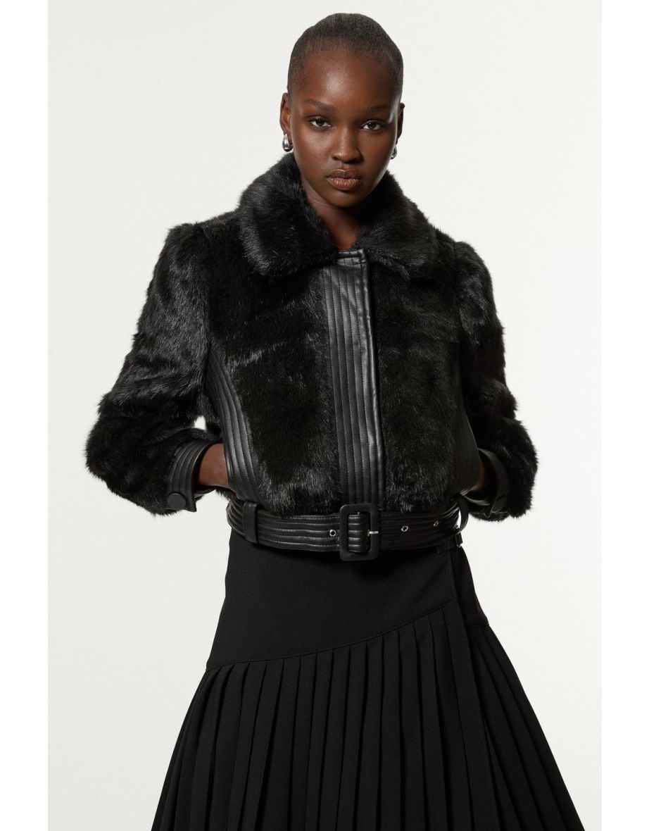 Chaqueta corta con cinturón y paneles de piel sintética y PU Petite