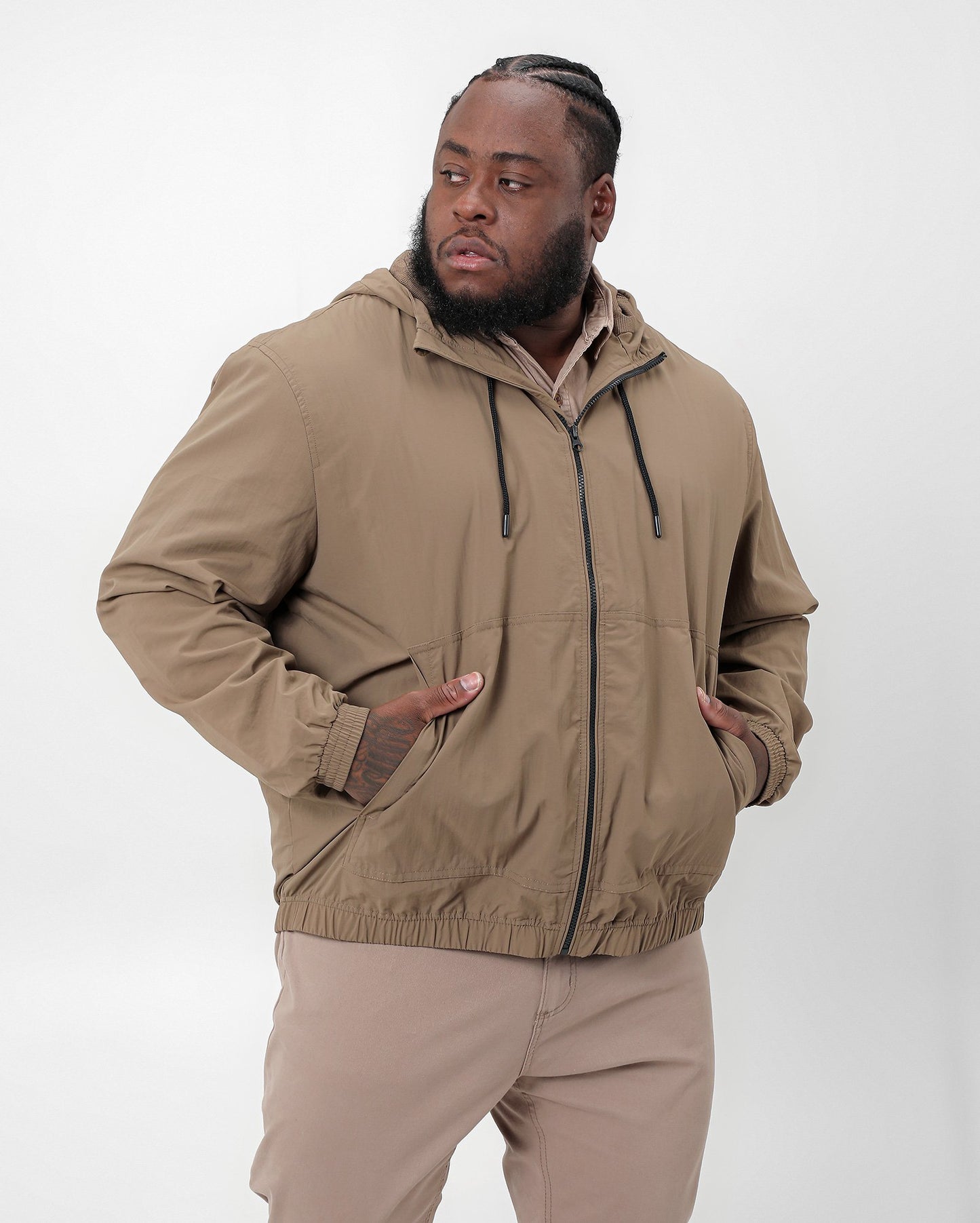 Jaqueta masculina com capuz e corta-vento plus size - Bege | Original Plus da Riachuelo