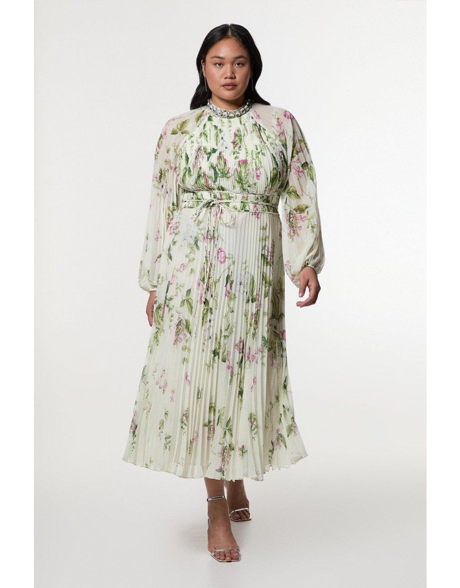 Vestido maxi floral plus size com acabamento em esmalte de diamante e mangas longas plissadas