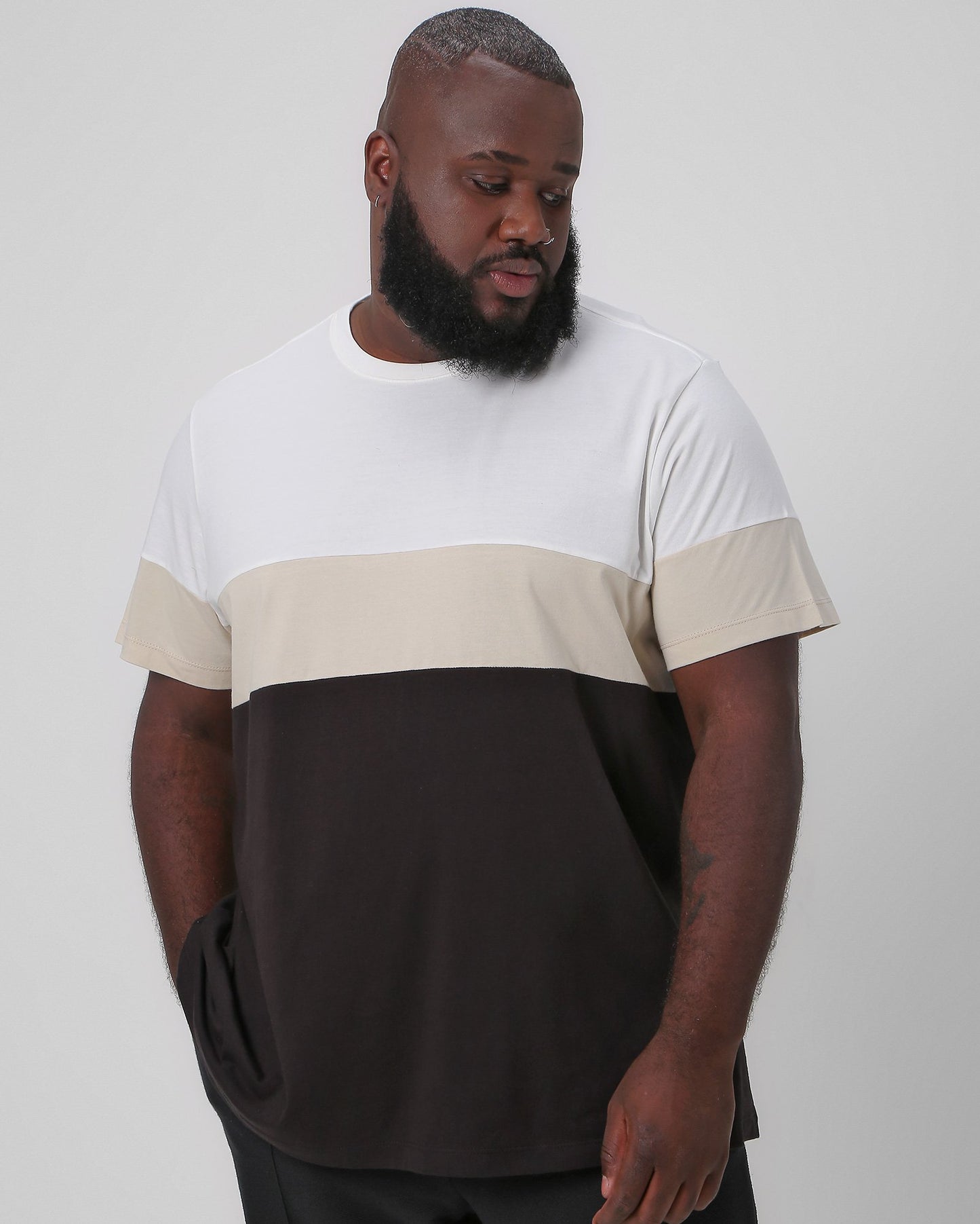 Camiseta branca plus size masculina com recortes | Allman by Riachuelo