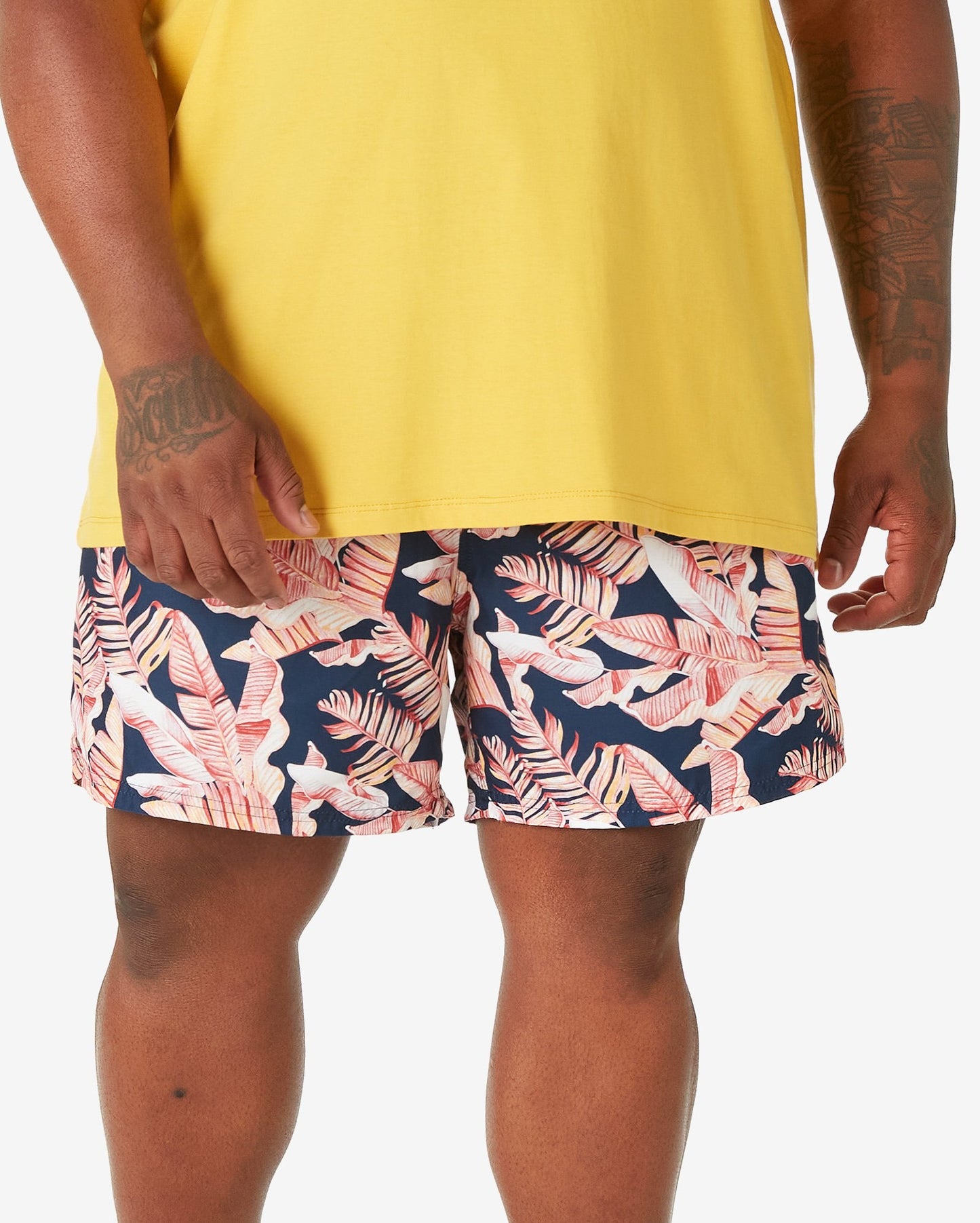 Calção de banho masculino plus size com estampa de folhas azuis ultramarinas da Allman, Riachuelo