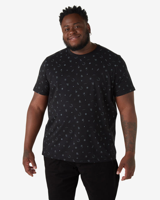 Camiseta masculina plus size de manga curta com símbolos em preto - Allman by Riachuelo