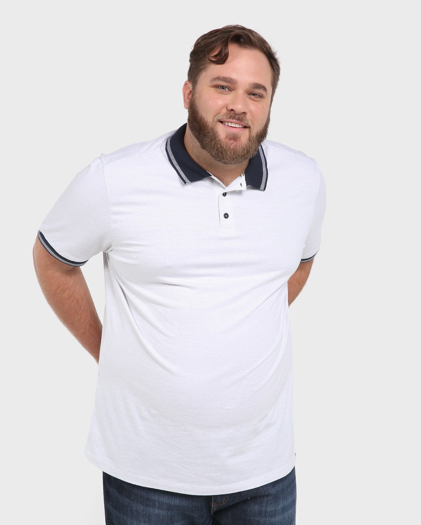 Camisa polo branca plus size