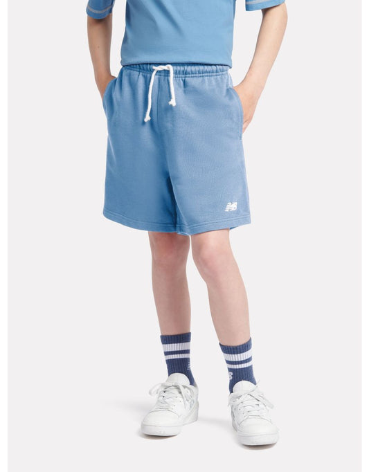 Pantalón corto de felpa azul con logotipo pequeño para niño