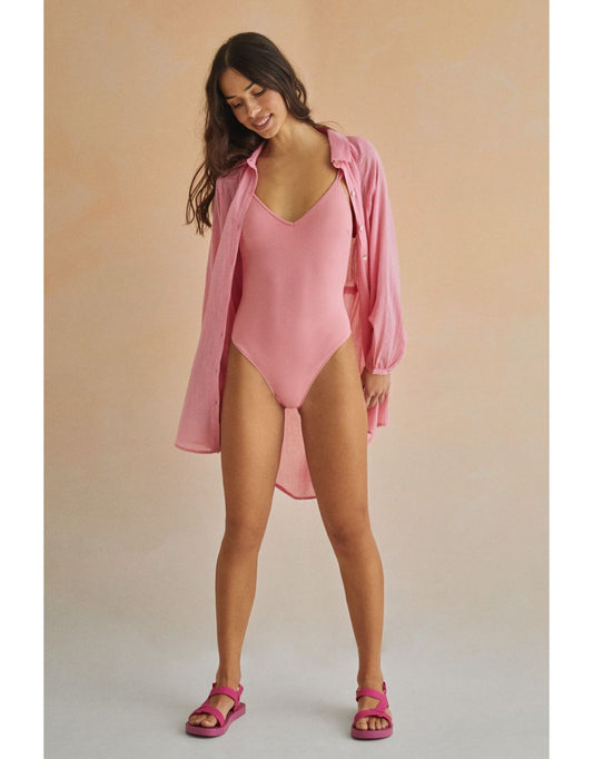 Maiô rosa com babados
