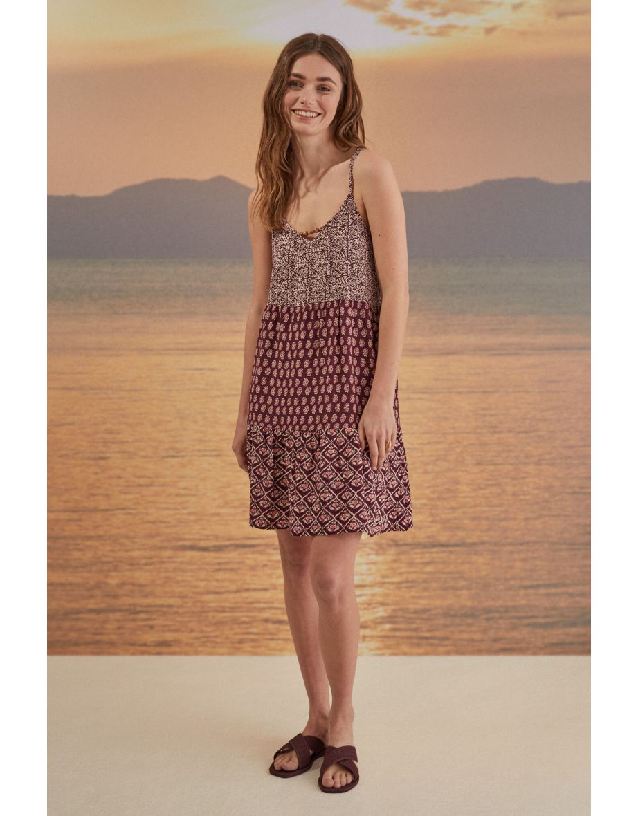 Mini vestido estampado com alças