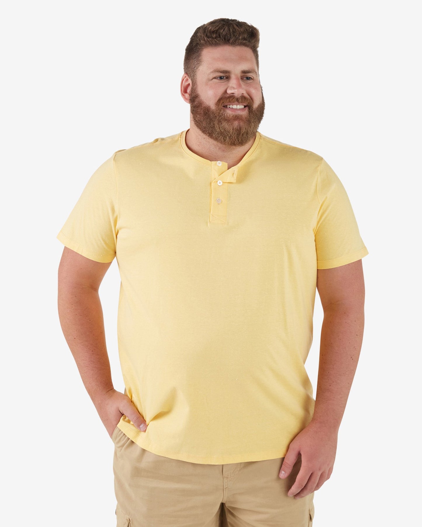 Camiseta masculina plus size de manga curta com botões amarela