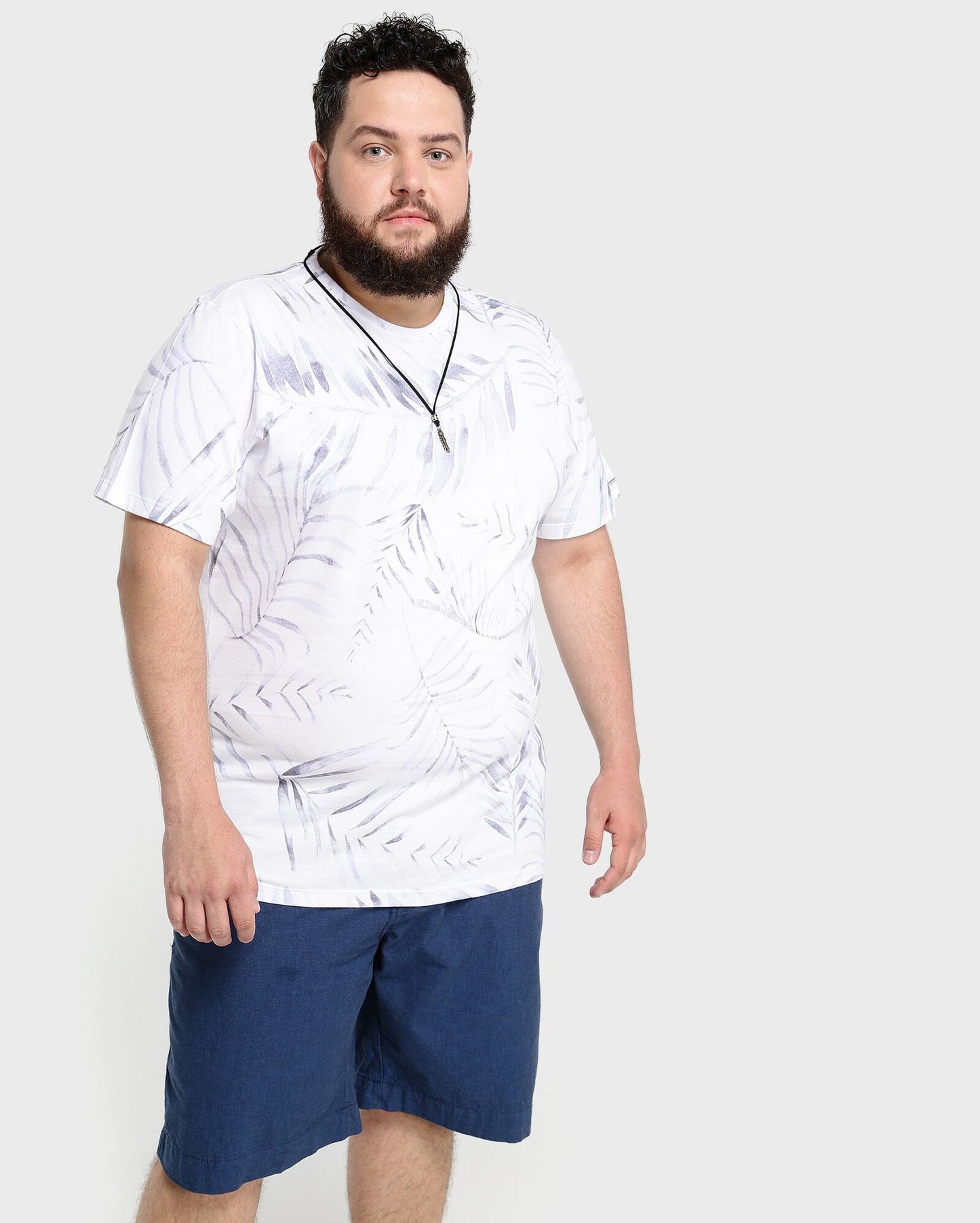 Camiseta Plus Size com estampa de folhas - Branca