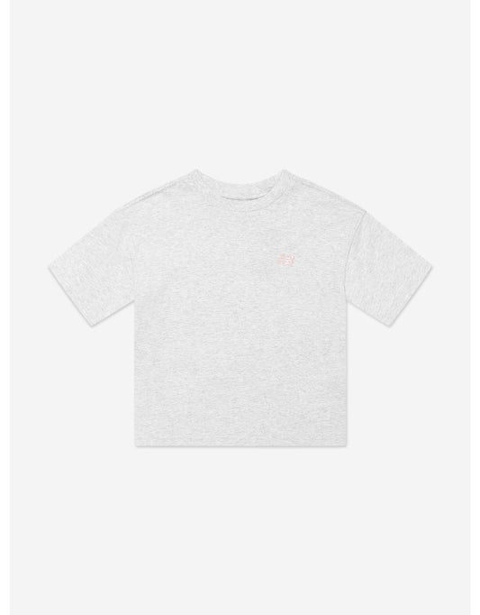 Camiseta New Balance para meninas com logotipo pequeno em cinza
