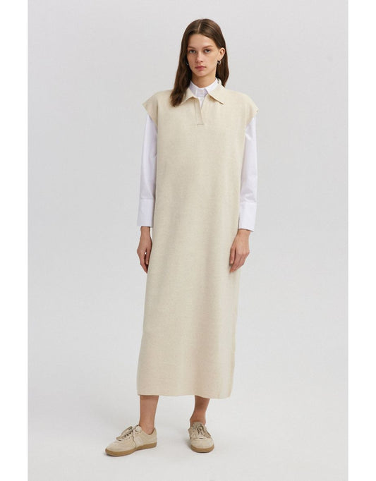 Vestido de malha sem mangas com gola polo