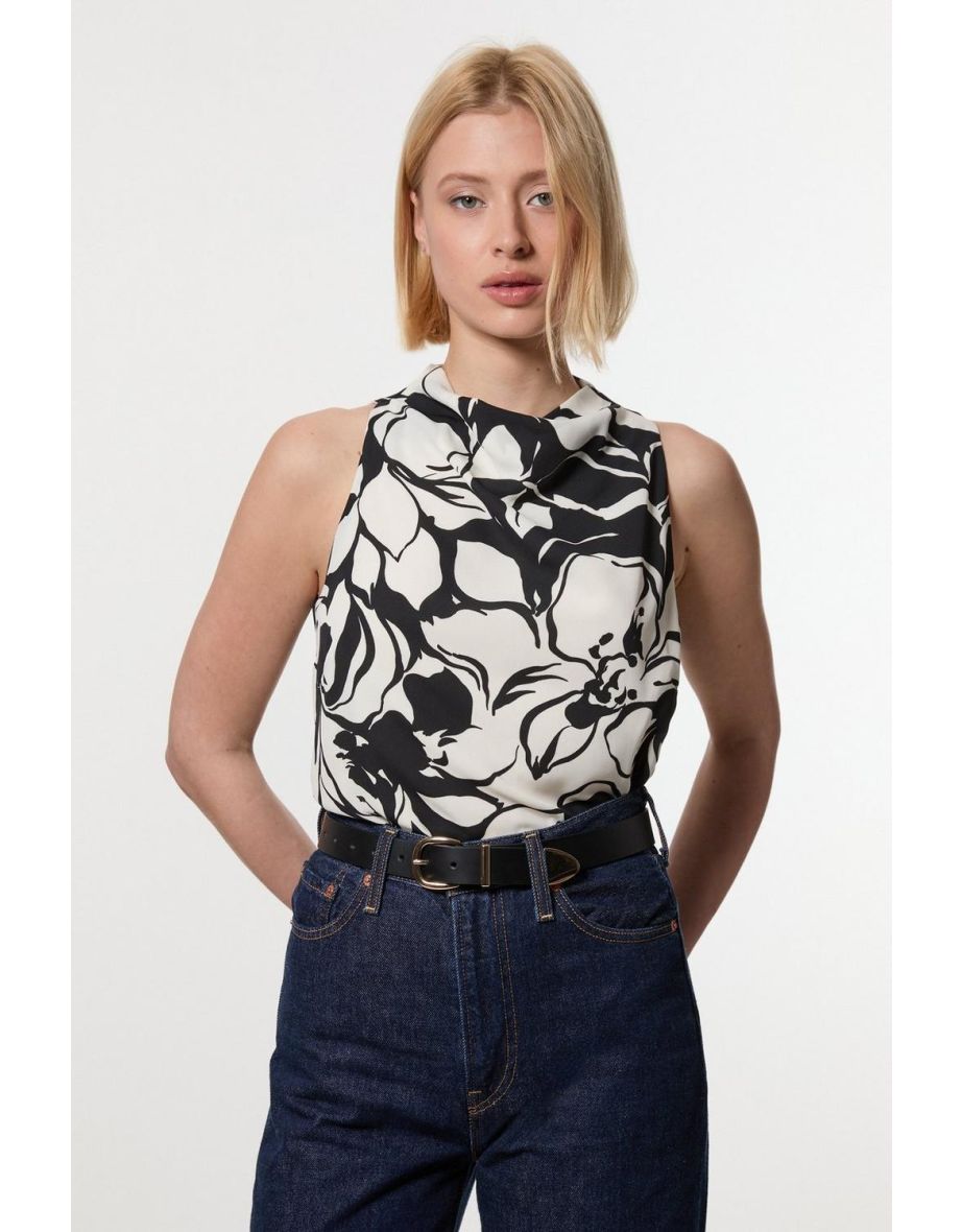 Top Alto Tejido Cuello Halter con Detalle Cuello Vaca