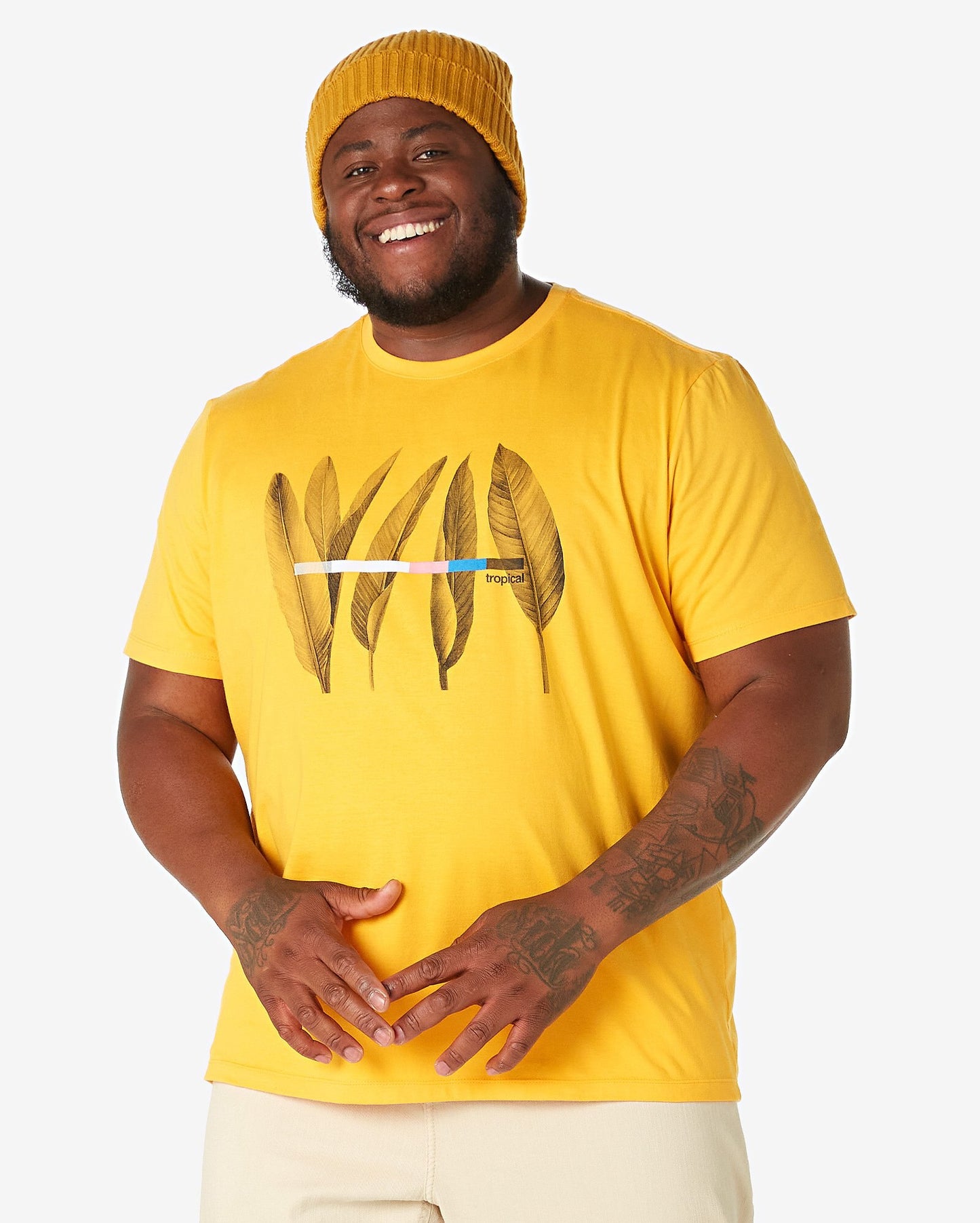 Camiseta masculina plus size de manga curta com estampa de folhagens tropicais em amarelo dourado - Allman by Riachuelo