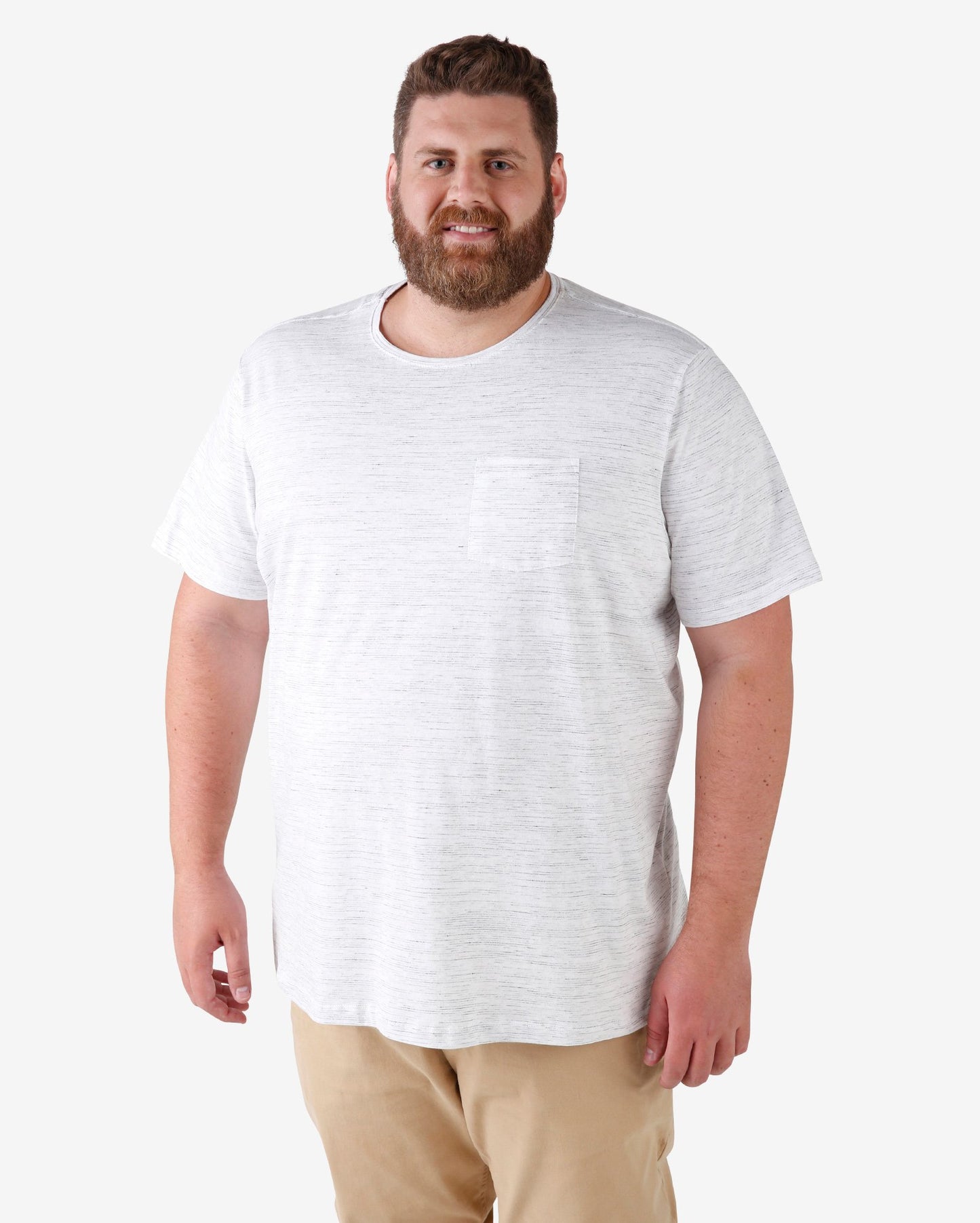Camiseta Plus Size de manga curta com bolso - Branca