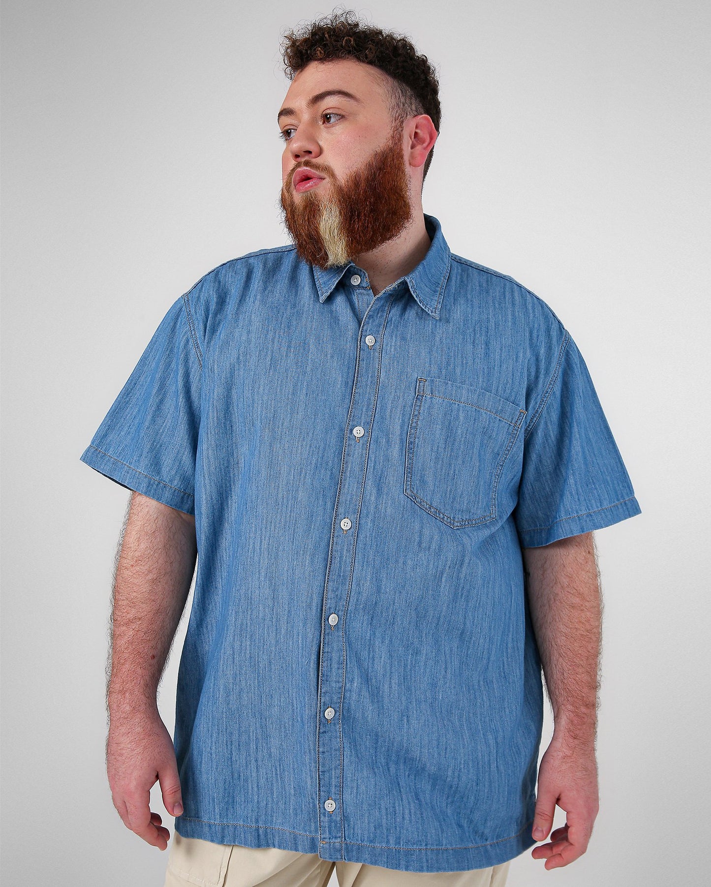 Camisa masculina plus size em jeans claro Allman By Riachuelo