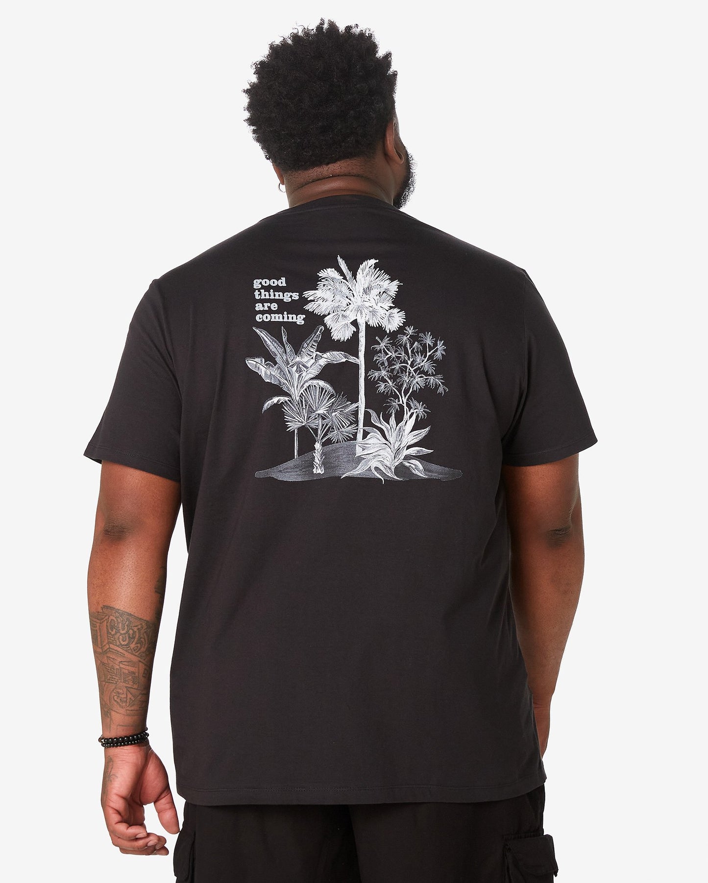 Maglietta a maniche corte Plus Size da uomo "Good Things Are Coming" Nero - Allman by Riachuelo
