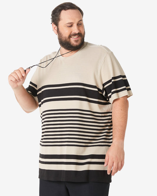 Camiseta masculina de manga curta listrada plus size em cáqui/preto da Allman for Riachuelo