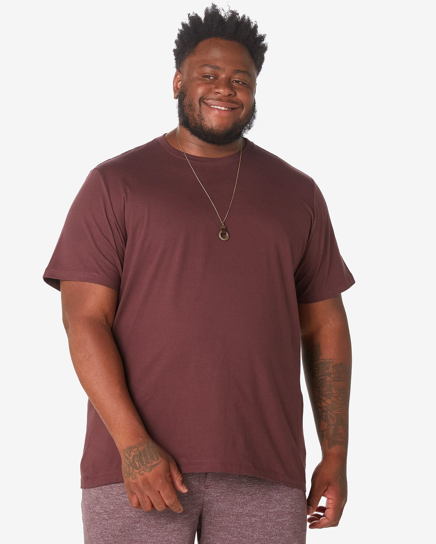 Camiseta masculina de manga curta plus size em roxo avermelhado da Allman para Riachuelo