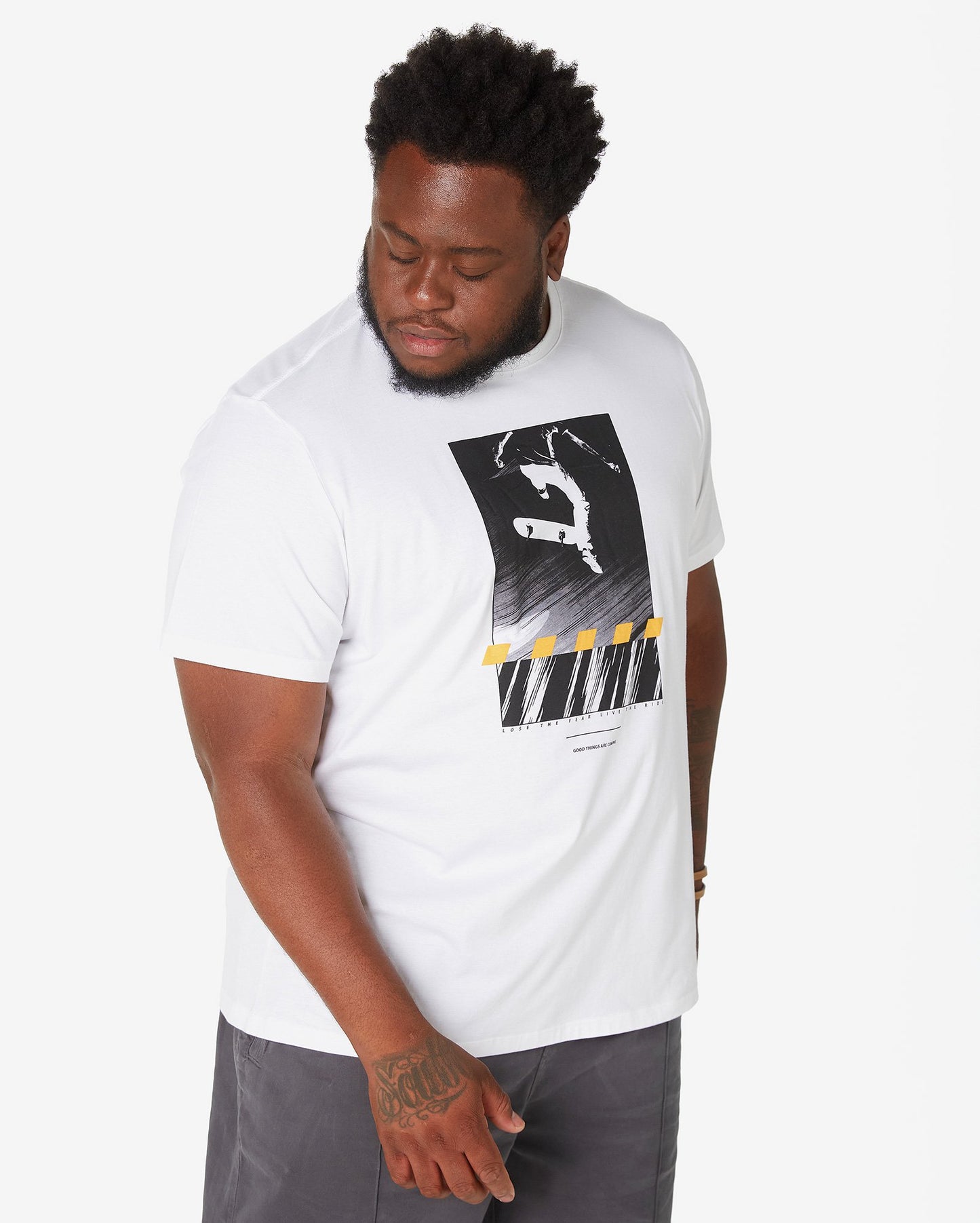 Camiseta masculina plus size de manga curta de skate em branco da Allman para Riachuelo
