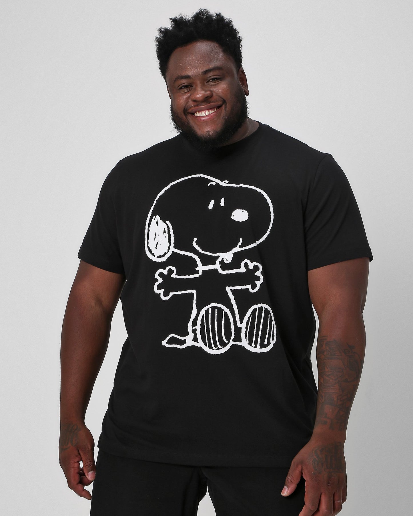Camiseta masculina Plus Size Snoopy em preto | Peanuts