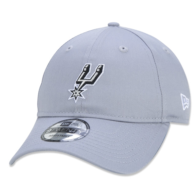 Berretto esclusivo New Era - 9TWENTY Strapback a tesa curva San Antonio Spurs Sport Edition
