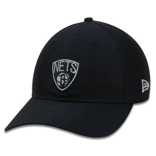Cappello esclusivo New Era - 9TWENTY Strapback NBA Brooklyn Nets Edizione nera a tesa curva