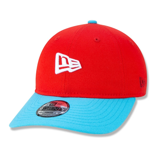 Boné exclusivo da New Era - Edição infantil 9TWENTY Strapback com aba curva e bandeira frontal