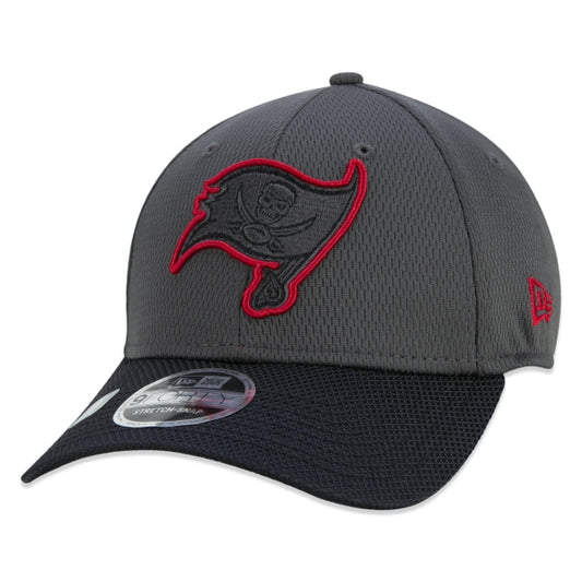 Cappello esclusivo New Era - 9FORTY Stretch Snap Tampa Bay Buccaneers Sideline Cold Weather Edizione Nera