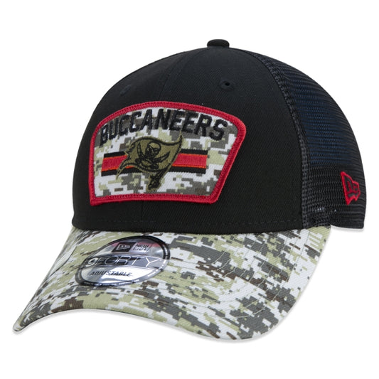 Berretto esclusivo New Era - 9FORTY Trucker Tampa Bay Buccaneers Salute To Service NFL Snapback a tesa curva Edizione nera