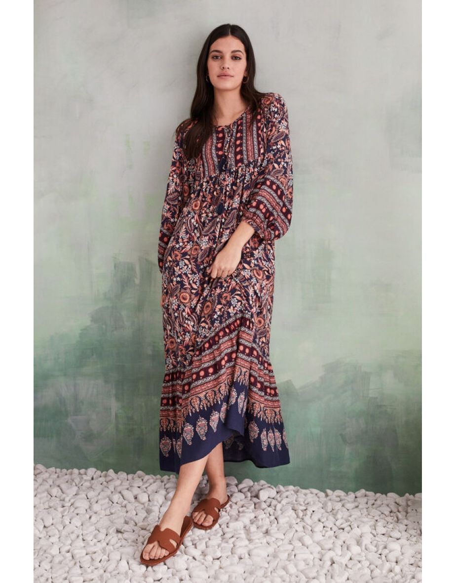 Vestido longo com estampa boêmia