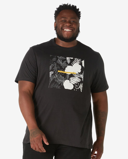 Camiseta masculina plus size de manga curta com estampa de folhas em preto da Allman for Riachuelo