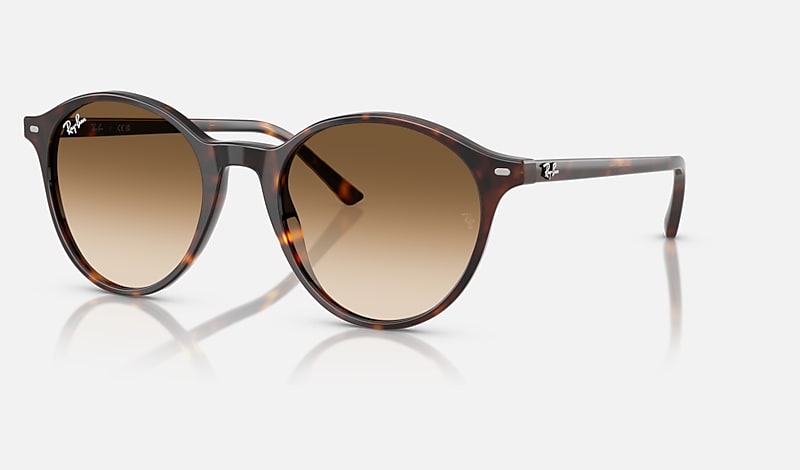 Occhiali con montatura rotonda senza tempo