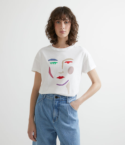 Blusa de algodón de manga corta con estampado de caras abstractas de colores - Blanca