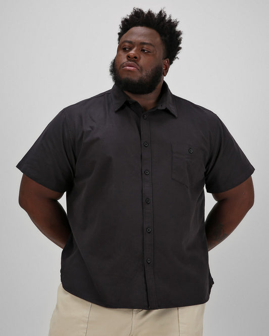 Camisa preta de manga curta plus size para homens - Allman By Riachuelo